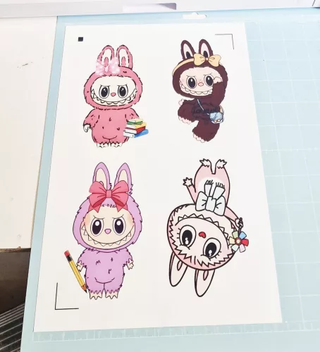 Sticker mic/mare pentru tricouri sau alte materiale textile albe, termo aplicabile, model La Bubu 6