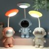 Lampa LED cu suport creioane si ascutitoare, astronaut alb