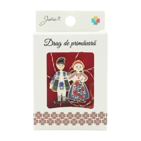 Brosa martisor, tineri in costum popular
