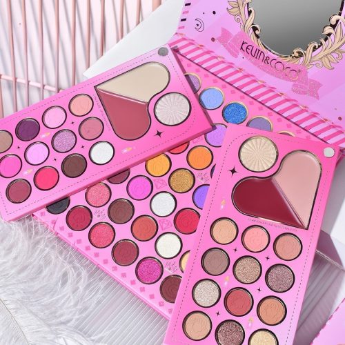 Trusa de machiaj KEVIN & COCO, Princess Palette, fard de pleoape, iluminator, corector, ruj, 79 culori, 19.7 x 20 x 2 cm