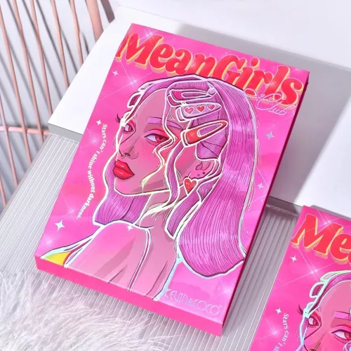 Trusa de Machiaj KEVIN & COCO, Mean Girl Heart, fard de pleoape, Iluminator, blush cremos, 96 culori, 21 x 15.7 x 2.4 cm
