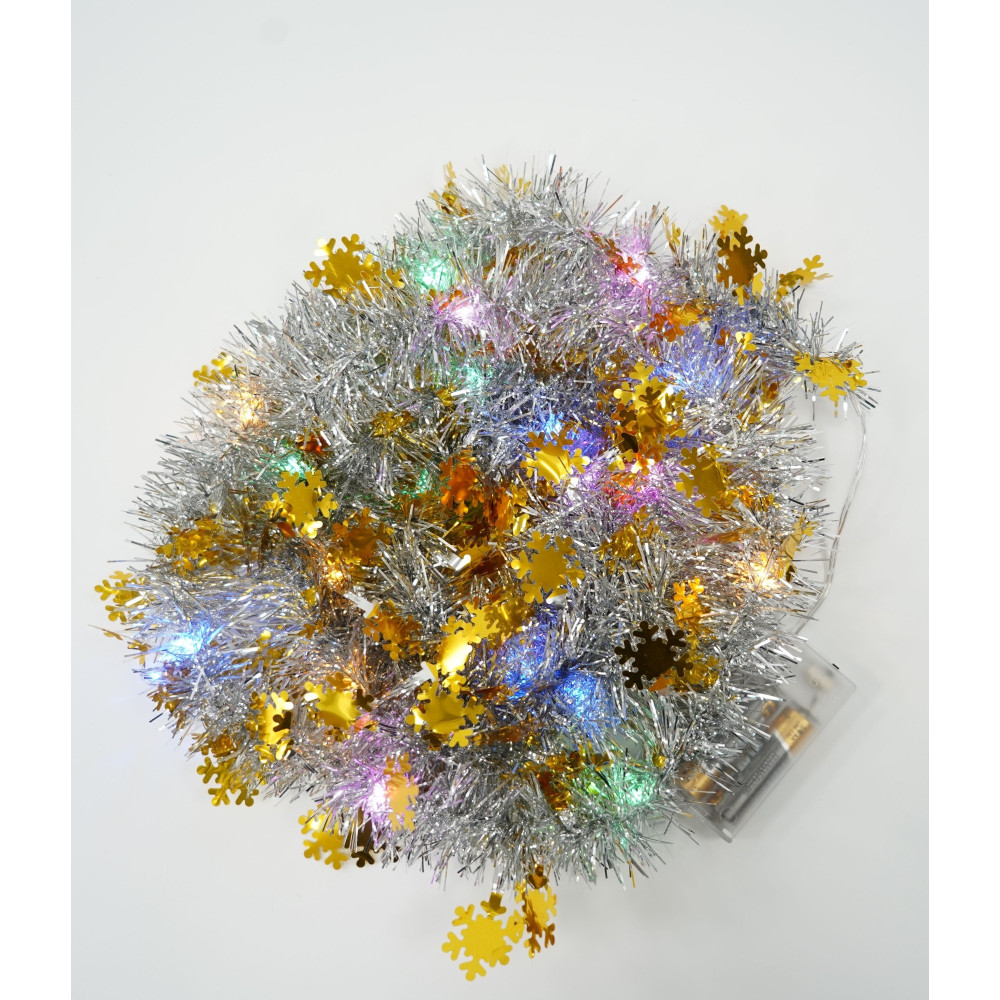Beteala Craciun cu LED, 2 m x 5 cm, PVC, alimentare baterii, model cu fulgi aurii, argintie — 3