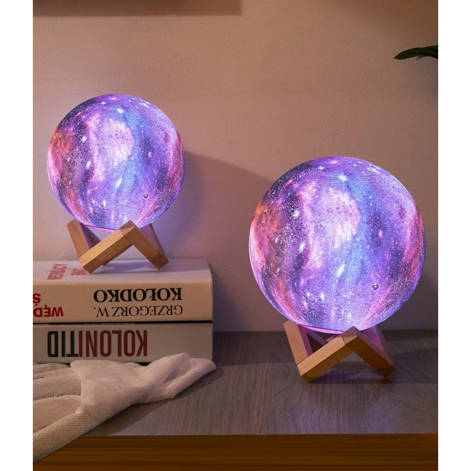 Lampa de veghe in forma de luna cu stele 3D Moon Light, alimentare baterii, stand din lemn inclus, 14 cm — varianta 3
