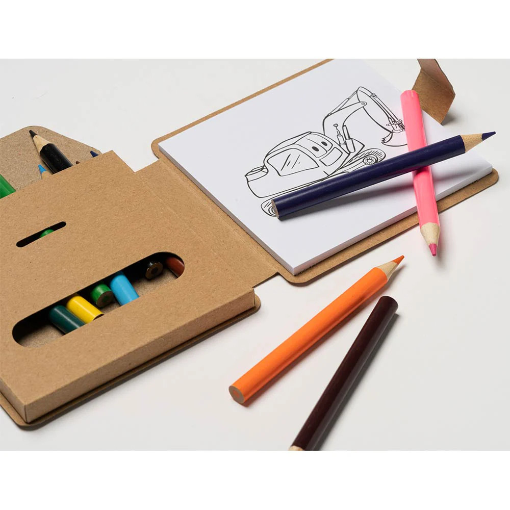 Set de colorat cu desene si creioane — varianta 3