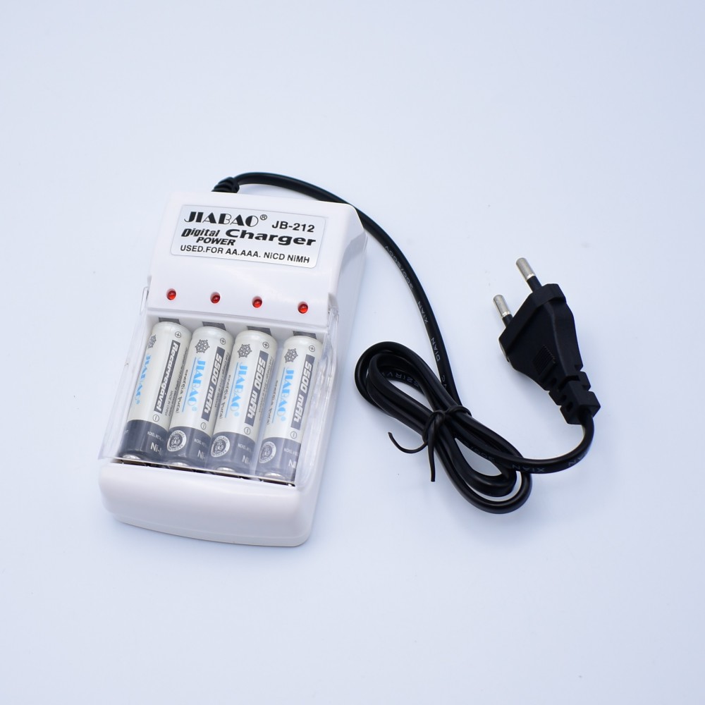 Set incarcator cu 4 acumulatori JB-212, 1.2V, 5500mAh — varianta 2