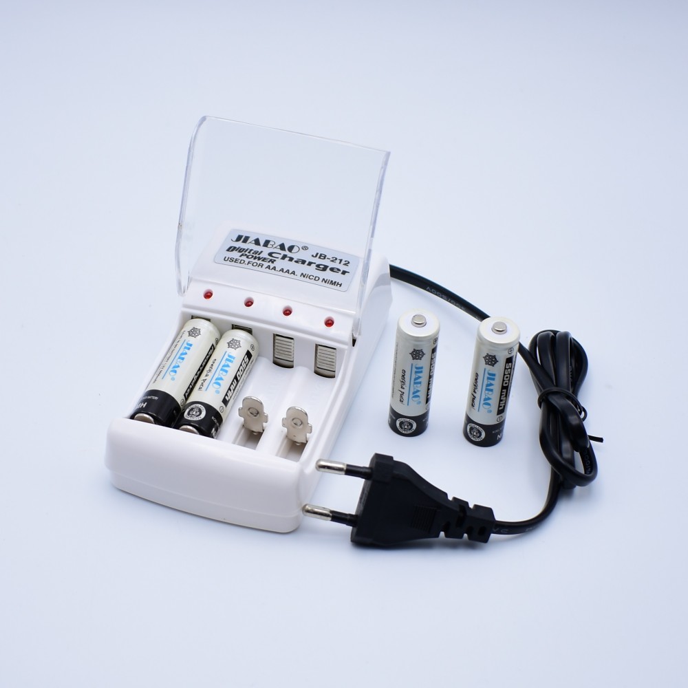 Set incarcator cu 4 acumulatori JB-212, 1.2V, 5500mAh — varianta 3